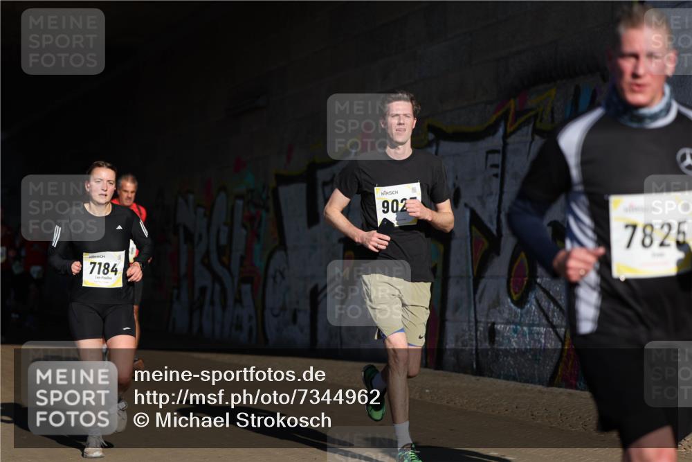 06.10.2024 - 19. swb-Marathon Bremen Michael Strokosch http://msf.ph/oto/7344962 06.10.2024 10:15:20 Laufen 7184, 902, 7825 meine-sportfotos.de