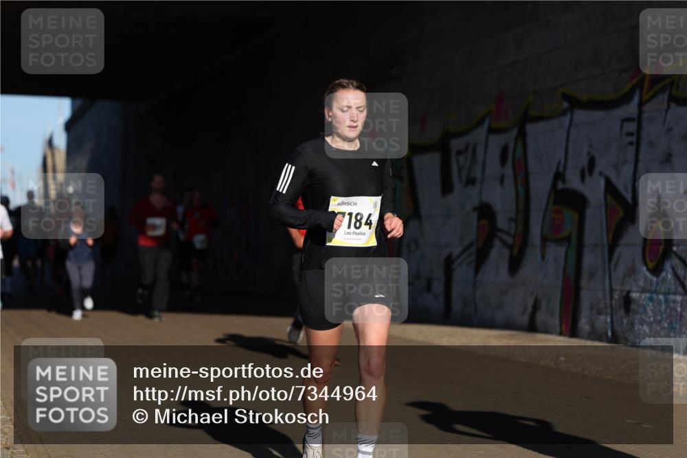 06.10.2024 - 19. swb-Marathon Bremen Michael Strokosch http://msf.ph/oto/7344964 06.10.2024 10:15:21 Laufen 184 meine-sportfotos.de
