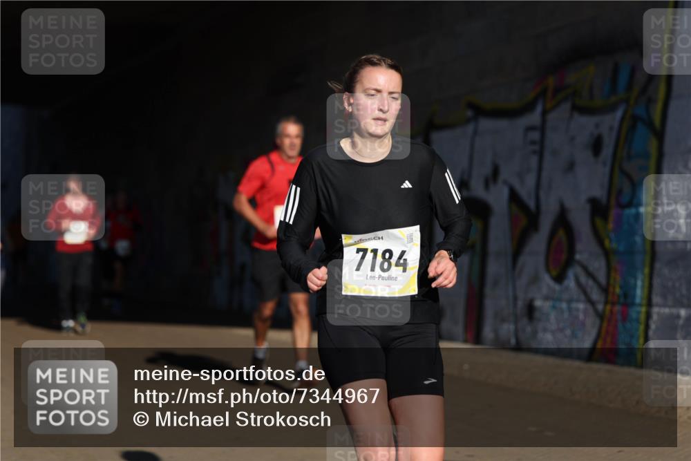 06.10.2024 - 19. swb-Marathon Bremen Michael Strokosch http://msf.ph/oto/7344967 06.10.2024 10:15:21 Laufen 7184 meine-sportfotos.de