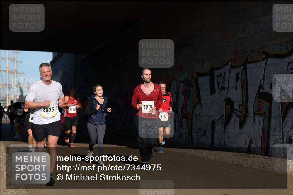 06.10.2024 - 19. swb-Marathon Bremen Michael Strokosch http://msf.ph/oto/7344975 06.10.2024 10:15:24 Laufen 1965, 8, 8803, 9038, 8001, 8173 meine-sportfotos.de
