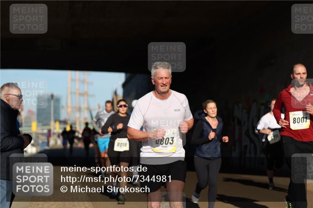 06.10.2024 - 19. swb-Marathon Bremen Michael Strokosch http://msf.ph/oto/7344981 06.10.2024 10:15:25 Laufen 8018, 0803, 8001 meine-sportfotos.de