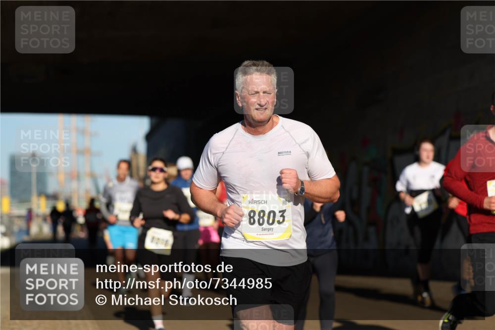 06.10.2024 - 19. swb-Marathon Bremen Michael Strokosch http://msf.ph/oto/7344985 06.10.2024 10:15:25 Laufen 8803 meine-sportfotos.de