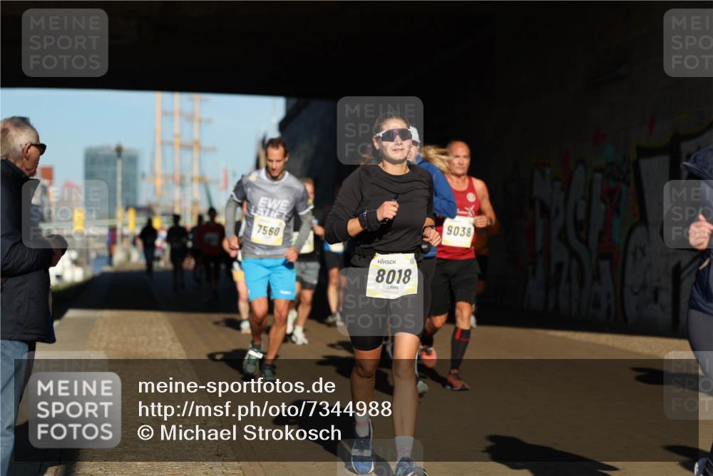 06.10.2024 - 19. swb-Marathon Bremen Michael Strokosch http://msf.ph/oto/7344988 06.10.2024 10:15:27 Laufen 7560, 8018, 9038 meine-sportfotos.de