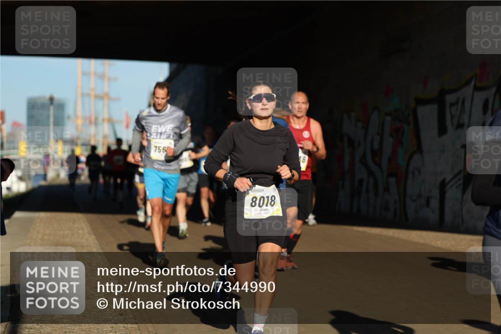 06.10.2024 - 19. swb-Marathon Bremen Michael Strokosch http://msf.ph/oto/7344990 06.10.2024 10:15:27 Laufen 756, 8018, 78 meine-sportfotos.de
