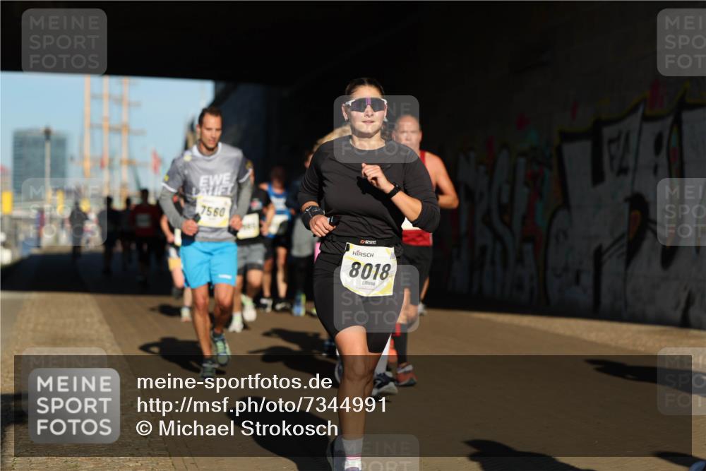 06.10.2024 - 19. swb-Marathon Bremen Michael Strokosch http://msf.ph/oto/7344991 06.10.2024 10:15:27 Laufen 7560, 8018 meine-sportfotos.de
