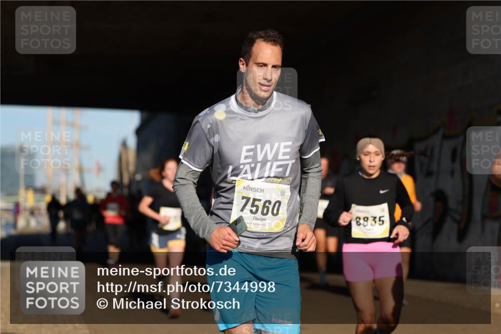 06.10.2024 - 19. swb-Marathon Bremen Michael Strokosch http://msf.ph/oto/7344998 06.10.2024 10:15:29 Laufen 7560, 8835 meine-sportfotos.de
