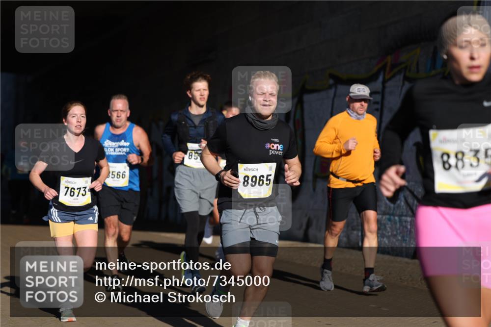 06.10.2024 - 19. swb-Marathon Bremen Michael Strokosch http://msf.ph/oto/7345000 06.10.2024 10:15:30 Laufen 8835, 85, 8965, 7673, 8566 meine-sportfotos.de