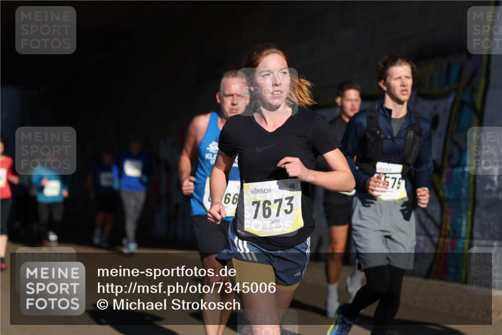 06.10.2024 - 19. swb-Marathon Bremen Michael Strokosch http://msf.ph/oto/7345006 06.10.2024 10:15:31 Laufen 66, 7673, 575 meine-sportfotos.de