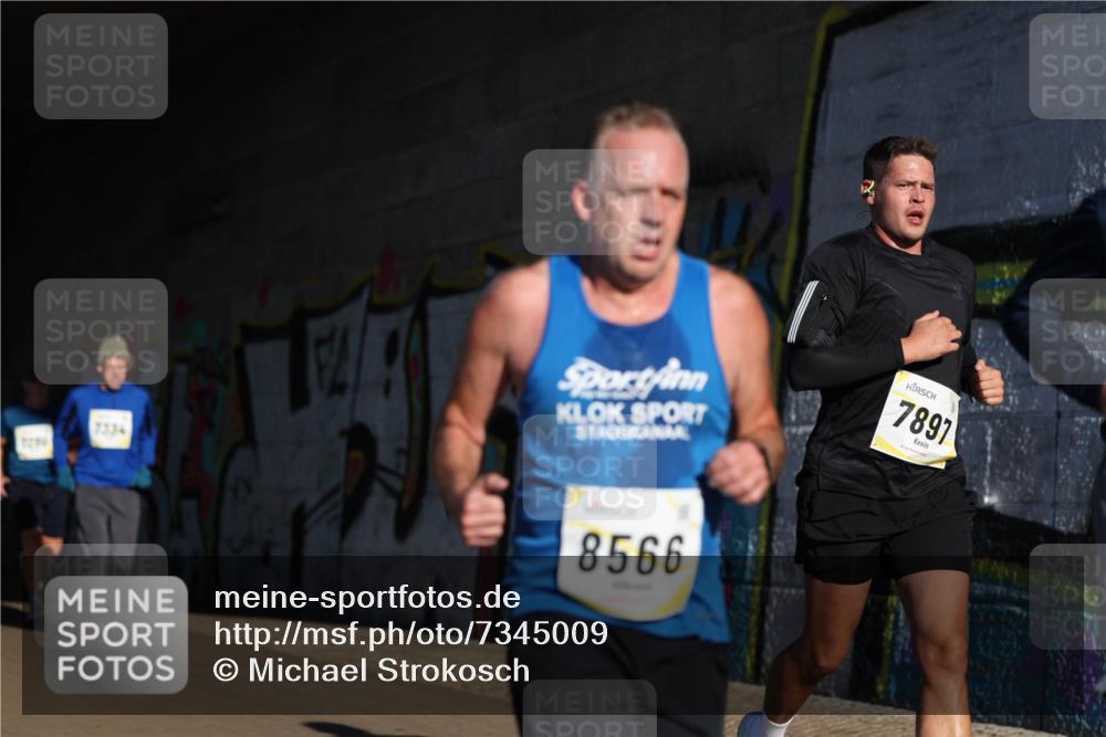 06.10.2024 - 19. swb-Marathon Bremen Michael Strokosch http://msf.ph/oto/7345009 06.10.2024 10:15:32 Laufen 7334, 7897, 8566 meine-sportfotos.de