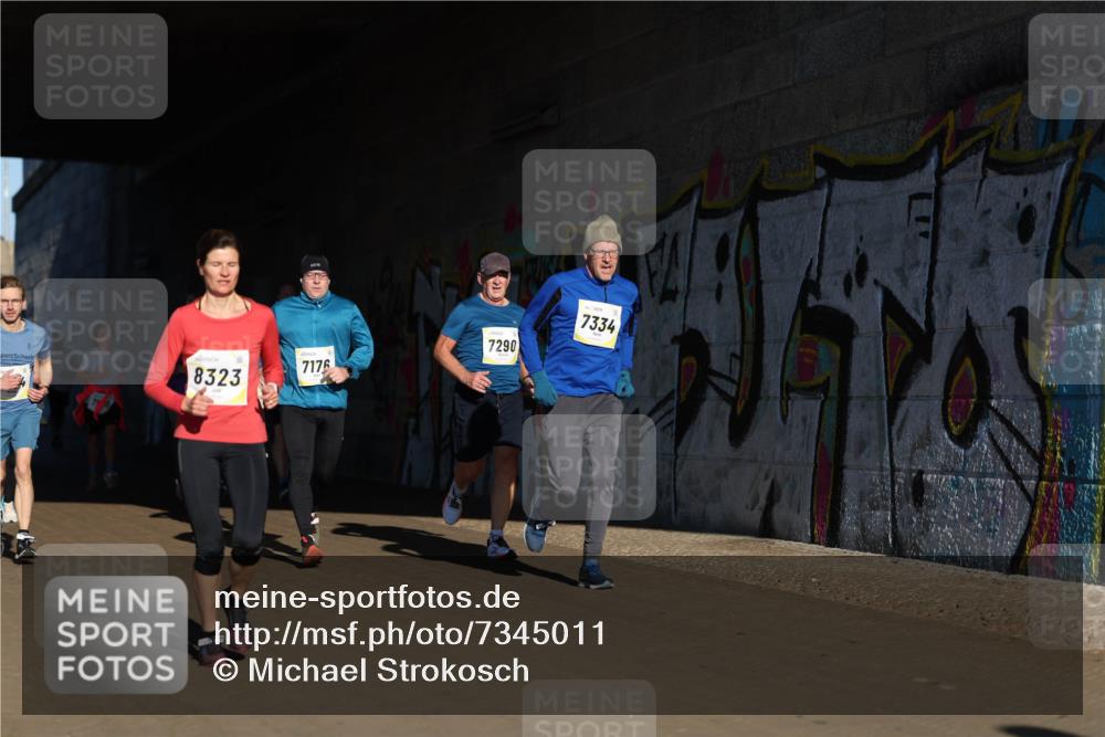 06.10.2024 - 19. swb-Marathon Bremen Michael Strokosch http://msf.ph/oto/7345011 06.10.2024 10:15:33 Laufen 8323, 7176, 7290, 7334 meine-sportfotos.de
