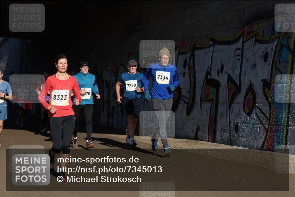 06.10.2024 - 19. swb-Marathon Bremen Michael Strokosch http://msf.ph/oto/7345013 06.10.2024 10:15:34 Laufen 8323, 76, 7290, 7334 meine-sportfotos.de