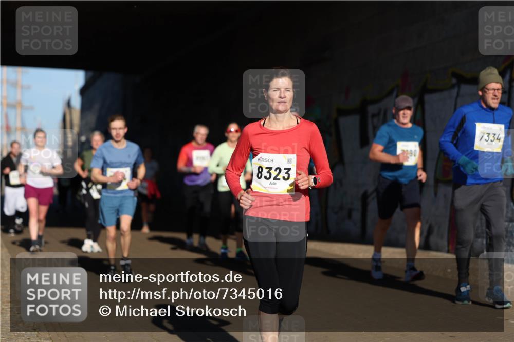 06.10.2024 - 19. swb-Marathon Bremen Michael Strokosch http://msf.ph/oto/7345016 06.10.2024 10:15:35 Laufen 8323, 7334 meine-sportfotos.de