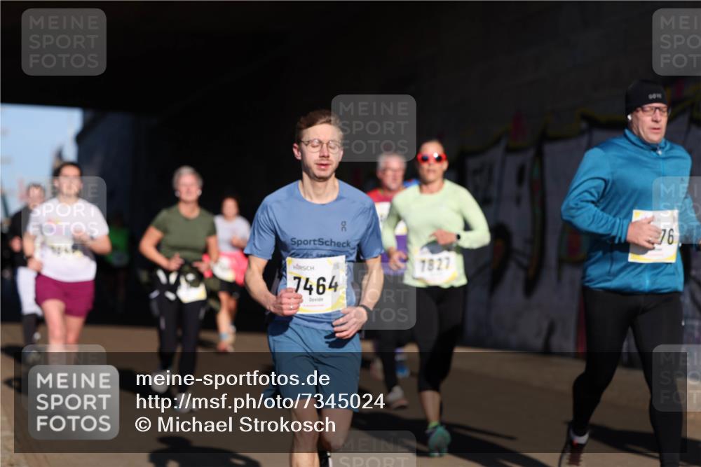 06.10.2024 - 19. swb-Marathon Bremen Michael Strokosch http://msf.ph/oto/7345024 06.10.2024 10:15:37 Laufen 7464, 7827, 76 meine-sportfotos.de