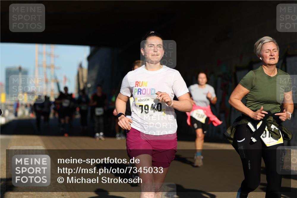 06.10.2024 - 19. swb-Marathon Bremen Michael Strokosch http://msf.ph/oto/7345033 06.10.2024 10:15:39 Laufen 7940 meine-sportfotos.de