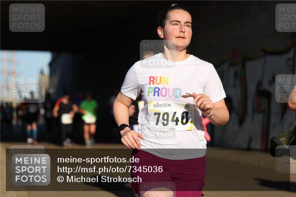 06.10.2024 - 19. swb-Marathon Bremen Michael Strokosch http://msf.ph/oto/7345036 06.10.2024 10:15:39 Laufen 7940 meine-sportfotos.de