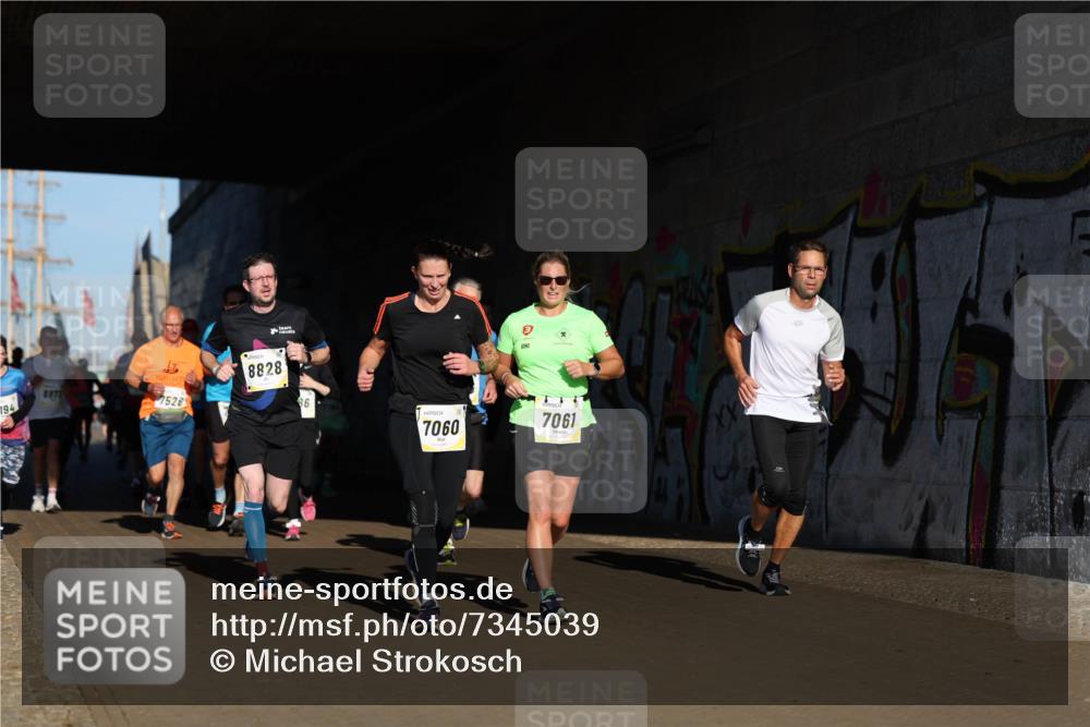 06.10.2024 - 19. swb-Marathon Bremen Michael Strokosch http://msf.ph/oto/7345039 06.10.2024 10:15:43 Laufen 194, 8877, 7526, 8828, 86, 7060, 7061 meine-sportfotos.de