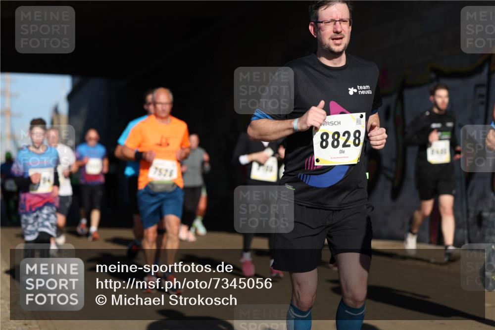 06.10.2024 - 19. swb-Marathon Bremen Michael Strokosch http://msf.ph/oto/7345056 06.10.2024 10:15:46 Laufen 7526, 7711, 8828, 7440 meine-sportfotos.de