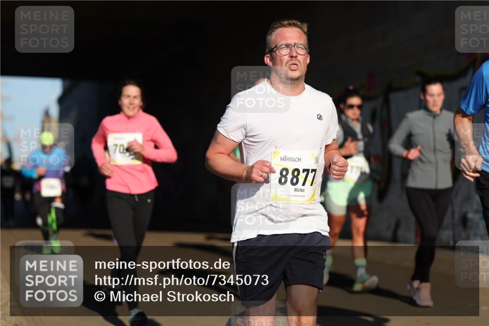 06.10.2024 - 19. swb-Marathon Bremen Michael Strokosch http://msf.ph/oto/7345073 06.10.2024 10:15:49 Laufen 70, 8877 meine-sportfotos.de