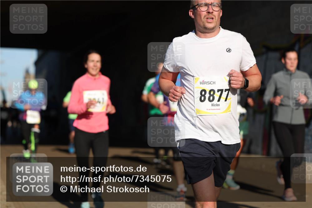 06.10.2024 - 19. swb-Marathon Bremen Michael Strokosch http://msf.ph/oto/7345075 06.10.2024 10:15:50 Laufen 8877, 19 meine-sportfotos.de