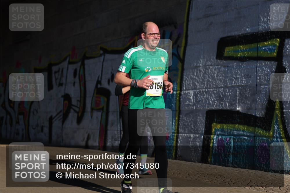 06.10.2024 - 19. swb-Marathon Bremen Michael Strokosch http://msf.ph/oto/7345080 06.10.2024 10:15:52 Laufen 8156 meine-sportfotos.de