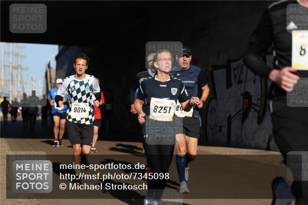 06.10.2024 - 19. swb-Marathon Bremen Michael Strokosch http://msf.ph/oto/7345098 06.10.2024 10:15:56 Laufen 9014, 8251, 80, 8 meine-sportfotos.de