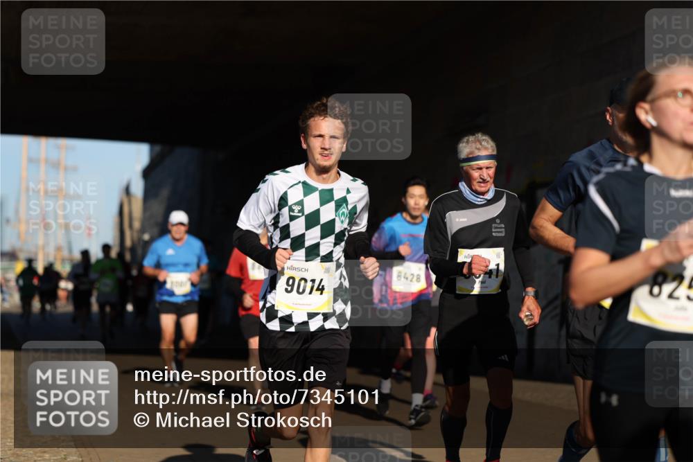 06.10.2024 - 19. swb-Marathon Bremen Michael Strokosch http://msf.ph/oto/7345101 06.10.2024 10:15:57 Laufen 9, 9014, 8428, 825 meine-sportfotos.de