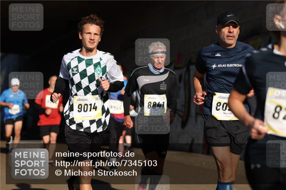 06.10.2024 - 19. swb-Marathon Bremen Michael Strokosch http://msf.ph/oto/7345103 06.10.2024 10:15:57 Laufen 9014, 8420, 8841, 80, 82 meine-sportfotos.de