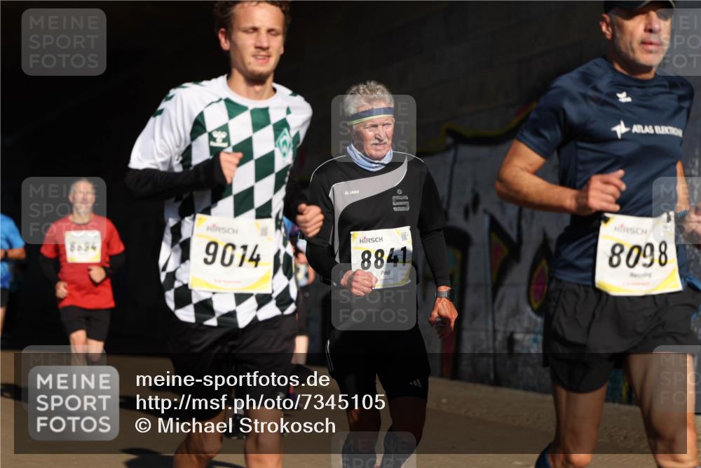 06.10.2024 - 19. swb-Marathon Bremen Michael Strokosch http://msf.ph/oto/7345105 06.10.2024 10:15:58 Laufen 8694, 9014, 8841, 8098 meine-sportfotos.de