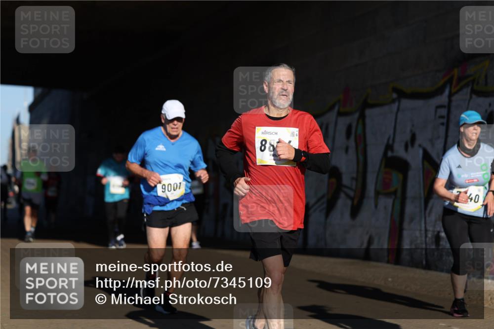 06.10.2024 - 19. swb-Marathon Bremen Michael Strokosch http://msf.ph/oto/7345109 06.10.2024 10:16:00 Laufen 9001, 88, 40 meine-sportfotos.de