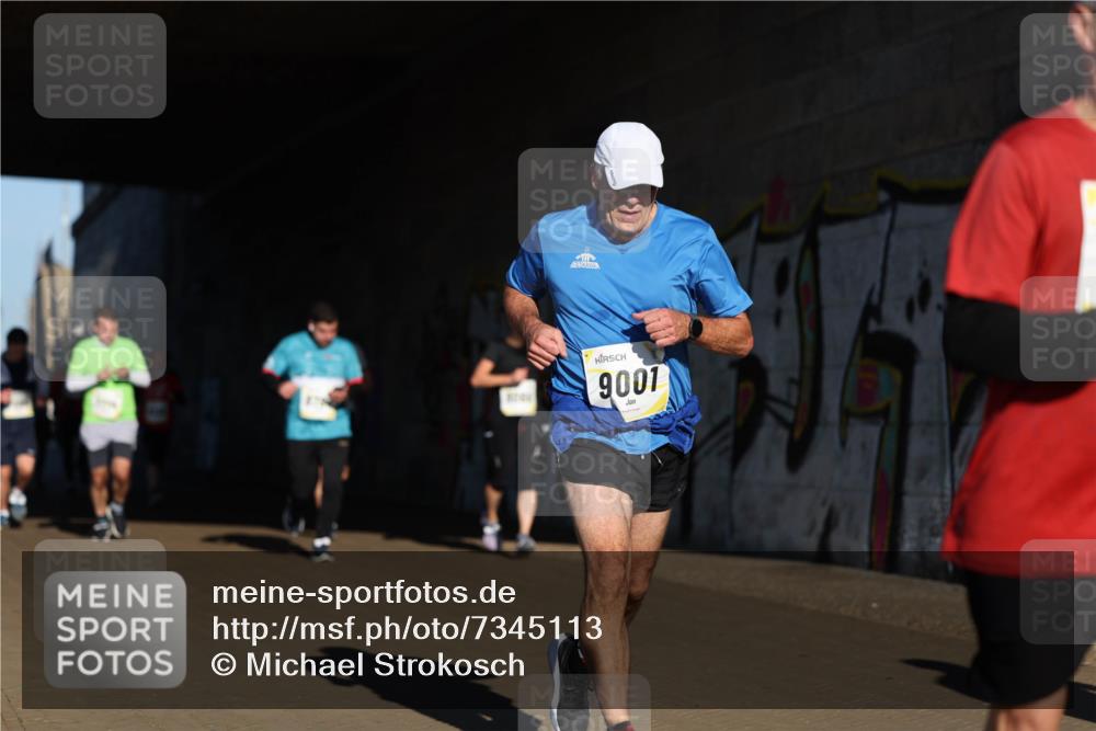 06.10.2024 - 19. swb-Marathon Bremen Michael Strokosch http://msf.ph/oto/7345113 06.10.2024 10:16:01 Laufen 9001 meine-sportfotos.de