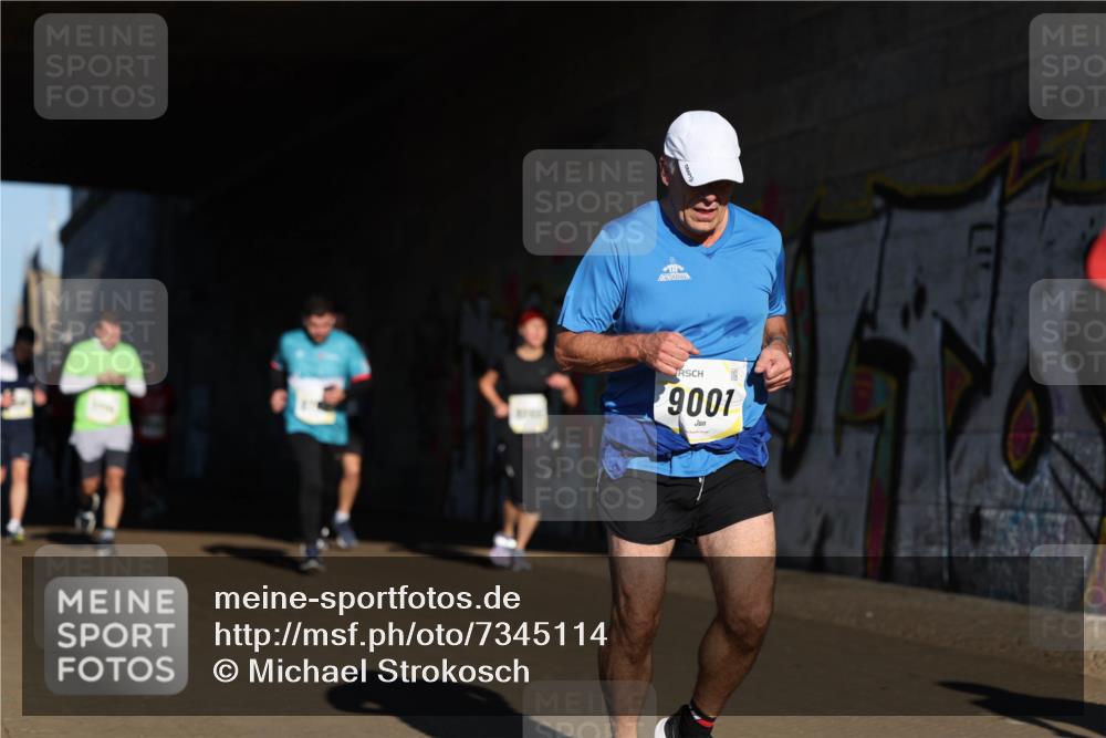 06.10.2024 - 19. swb-Marathon Bremen Michael Strokosch http://msf.ph/oto/7345114 06.10.2024 10:16:01 Laufen 9001 meine-sportfotos.de