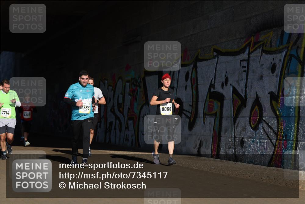 06.10.2024 - 19. swb-Marathon Bremen Michael Strokosch http://msf.ph/oto/7345117 06.10.2024 10:16:02 Laufen 7714, 8336, 8783, 9066 meine-sportfotos.de