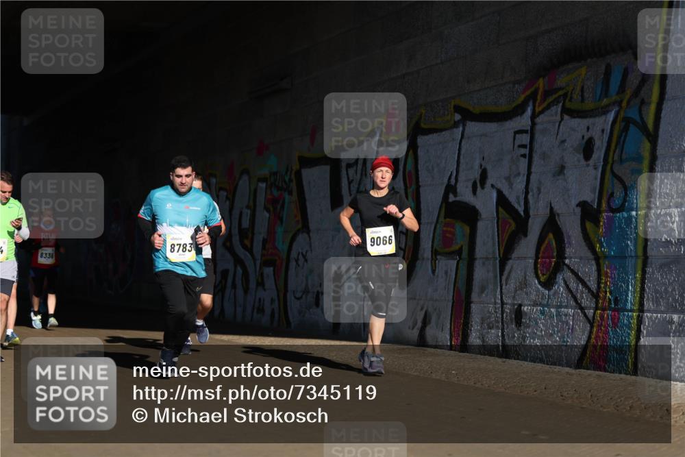 06.10.2024 - 19. swb-Marathon Bremen Michael Strokosch http://msf.ph/oto/7345119 06.10.2024 10:16:02 Laufen 8336, 8783, 9066 meine-sportfotos.de