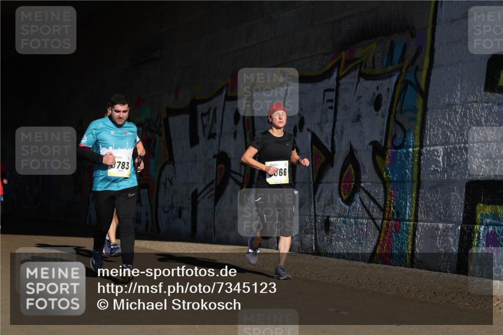 06.10.2024 - 19. swb-Marathon Bremen Michael Strokosch http://msf.ph/oto/7345123 06.10.2024 10:16:03 Laufen 3783, 66 meine-sportfotos.de