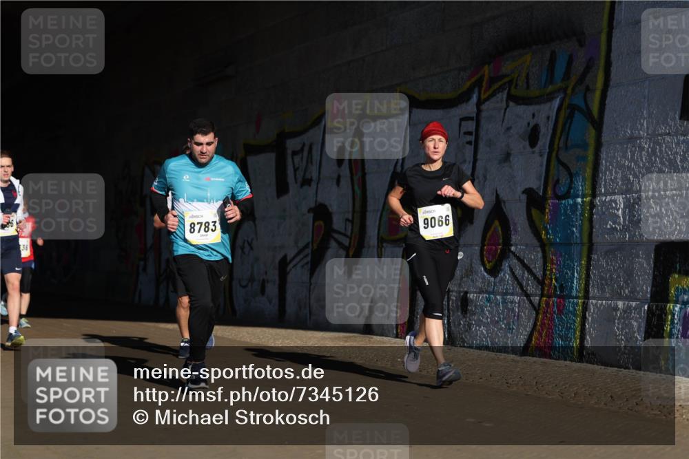06.10.2024 - 19. swb-Marathon Bremen Michael Strokosch http://msf.ph/oto/7345126 06.10.2024 10:16:03 Laufen 36, 8783, 9066 meine-sportfotos.de