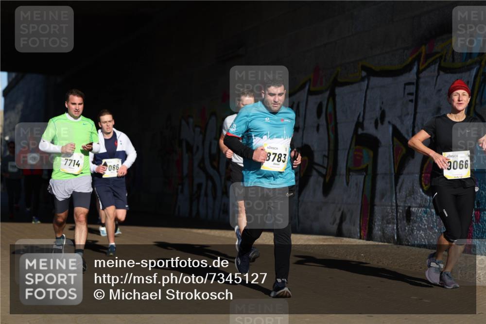 06.10.2024 - 19. swb-Marathon Bremen Michael Strokosch http://msf.ph/oto/7345127 06.10.2024 10:16:03 Laufen 4783, 7714, 086, 8783, 3066 meine-sportfotos.de