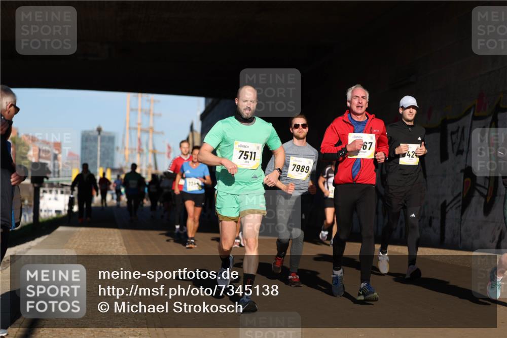 06.10.2024 - 19. swb-Marathon Bremen Michael Strokosch http://msf.ph/oto/7345138 06.10.2024 10:16:09 Laufen 7511, 7989, 67, 424 meine-sportfotos.de
