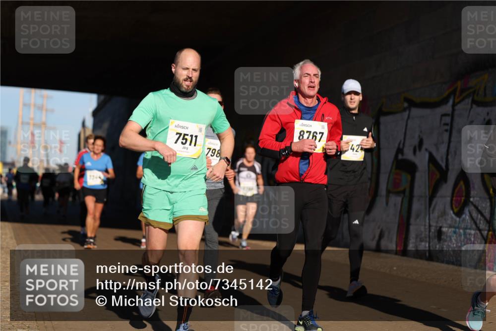 06.10.2024 - 19. swb-Marathon Bremen Michael Strokosch http://msf.ph/oto/7345142 06.10.2024 10:16:09 Laufen 7511, 798, 8767, 42 meine-sportfotos.de