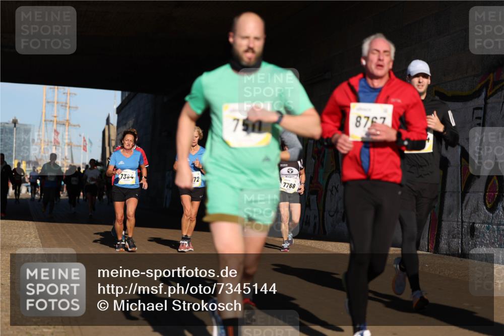 06.10.2024 - 19. swb-Marathon Bremen Michael Strokosch http://msf.ph/oto/7345144 06.10.2024 10:16:10 Laufen 7117, 7384, 72, 750, 7768, 8767 meine-sportfotos.de