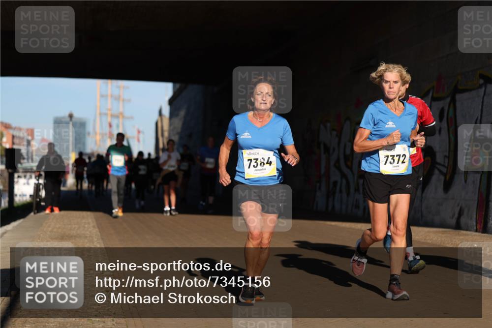 06.10.2024 - 19. swb-Marathon Bremen Michael Strokosch http://msf.ph/oto/7345156 06.10.2024 10:16:12 Laufen 7384, 7372 meine-sportfotos.de