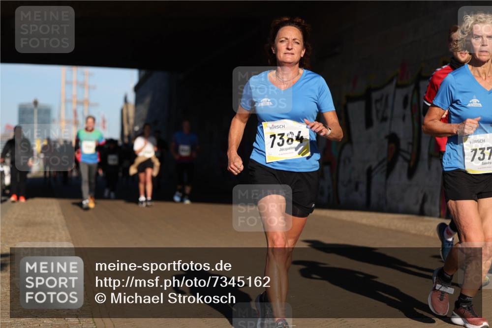 06.10.2024 - 19. swb-Marathon Bremen Michael Strokosch http://msf.ph/oto/7345162 06.10.2024 10:16:13 Laufen 7364, 737 meine-sportfotos.de