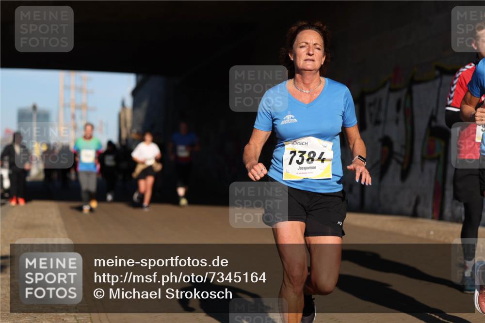 06.10.2024 - 19. swb-Marathon Bremen Michael Strokosch http://msf.ph/oto/7345164 06.10.2024 10:16:13 Laufen 7384 meine-sportfotos.de