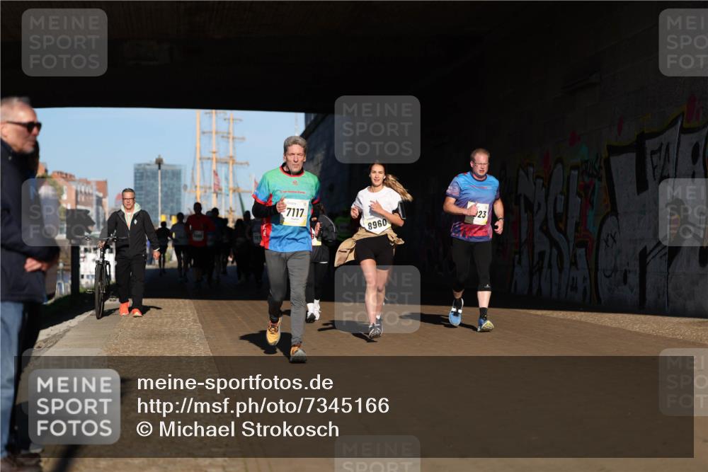 06.10.2024 - 19. swb-Marathon Bremen Michael Strokosch http://msf.ph/oto/7345166 06.10.2024 10:16:16 Laufen 7117, 8960, 23 meine-sportfotos.de