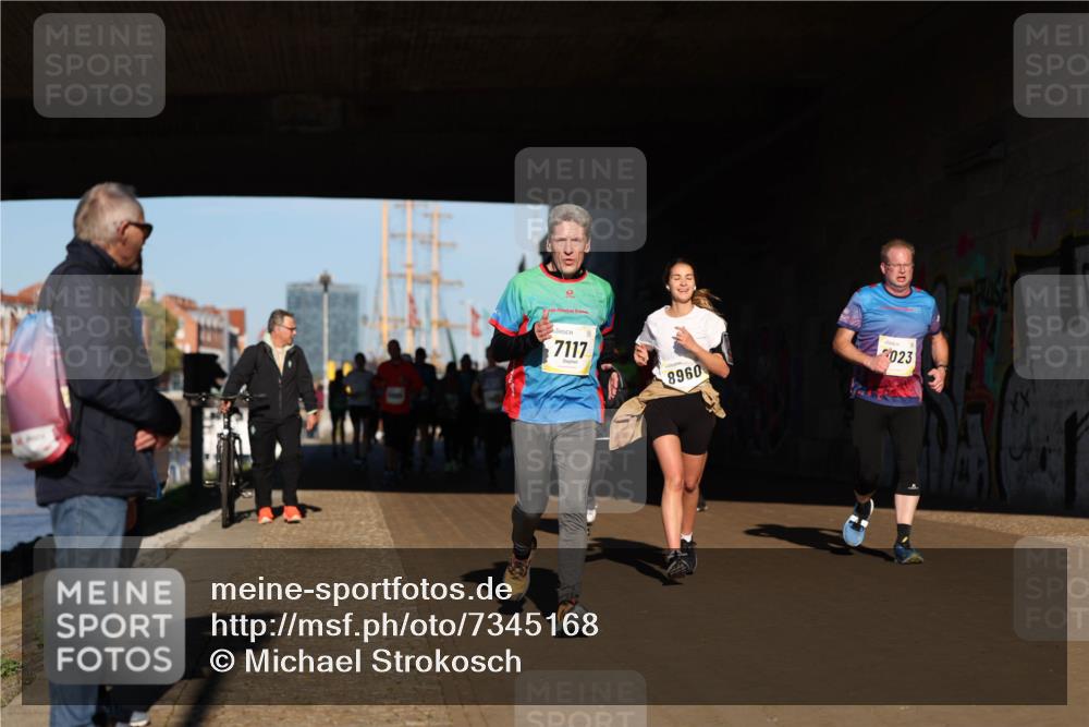 06.10.2024 - 19. swb-Marathon Bremen Michael Strokosch http://msf.ph/oto/7345168 06.10.2024 10:16:16 Laufen 7117, 8960, 023 meine-sportfotos.de