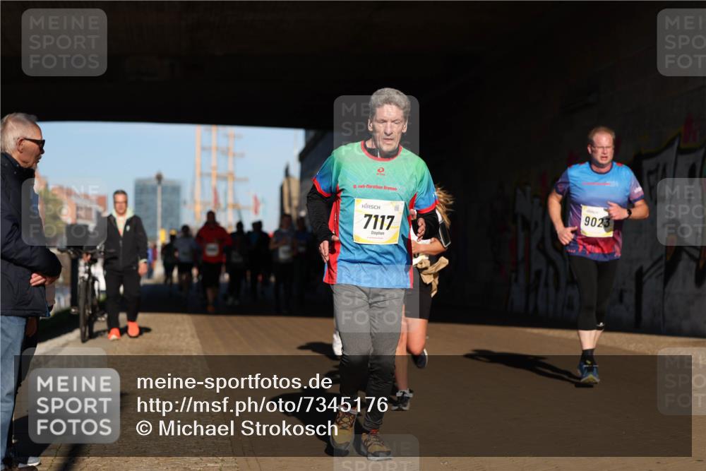 06.10.2024 - 19. swb-Marathon Bremen Michael Strokosch http://msf.ph/oto/7345176 06.10.2024 10:16:17 Laufen 16, 7117, 9023 meine-sportfotos.de