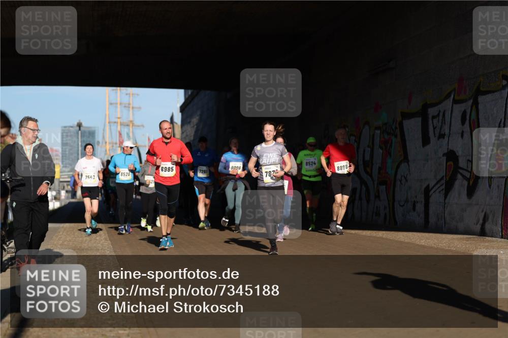 06.10.2024 - 19. swb-Marathon Bremen Michael Strokosch http://msf.ph/oto/7345188 06.10.2024 10:16:21 Laufen 7542, 8520, 8985, 7261, 9008, 8524, 21, 787, 8898 meine-sportfotos.de