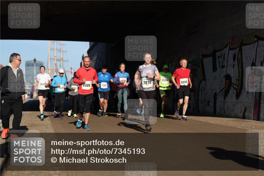 06.10.2024 - 19. swb-Marathon Bremen Michael Strokosch http://msf.ph/oto/7345193 06.10.2024 10:16:22 Laufen 754, 6985, 7261, 8520, 8524, 7870, 8898 meine-sportfotos.de