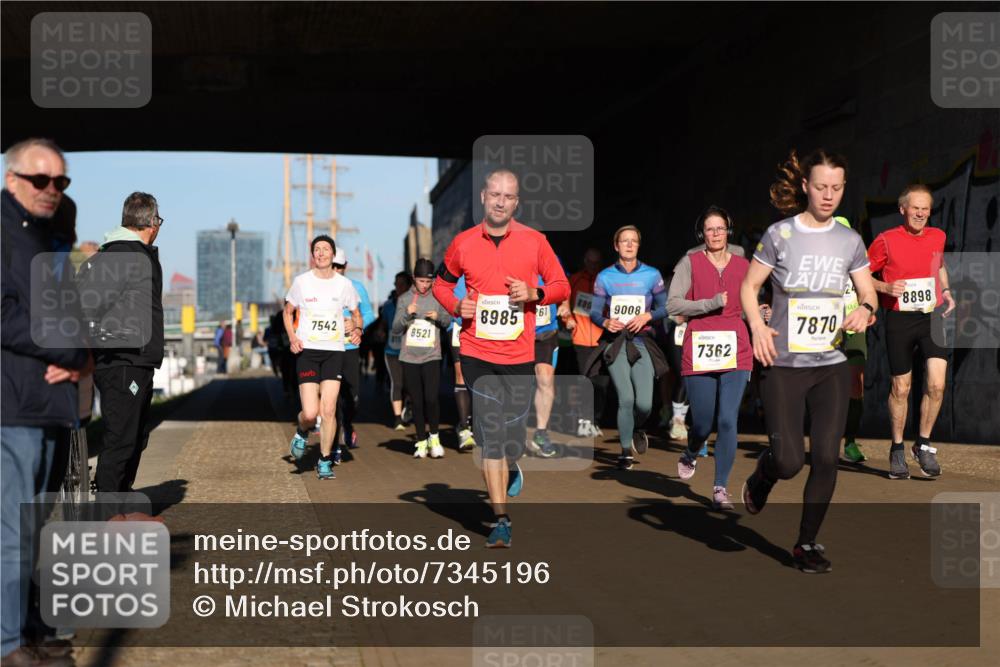 06.10.2024 - 19. swb-Marathon Bremen Michael Strokosch http://msf.ph/oto/7345196 06.10.2024 10:16:23 Laufen 880, 9008, 61, 8985, 7542, 8521, 7362, 7870, 8898 meine-sportfotos.de