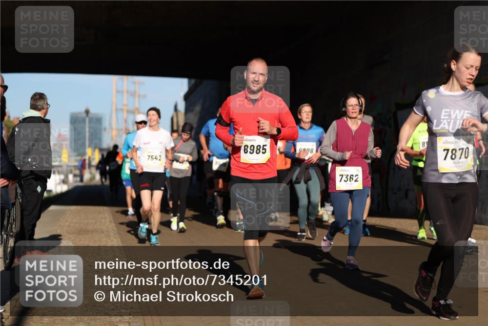 06.10.2024 - 19. swb-Marathon Bremen Michael Strokosch http://msf.ph/oto/7345201 06.10.2024 10:16:24 Laufen 7542, 8985, 9908, 7362, 85, 7870 meine-sportfotos.de
