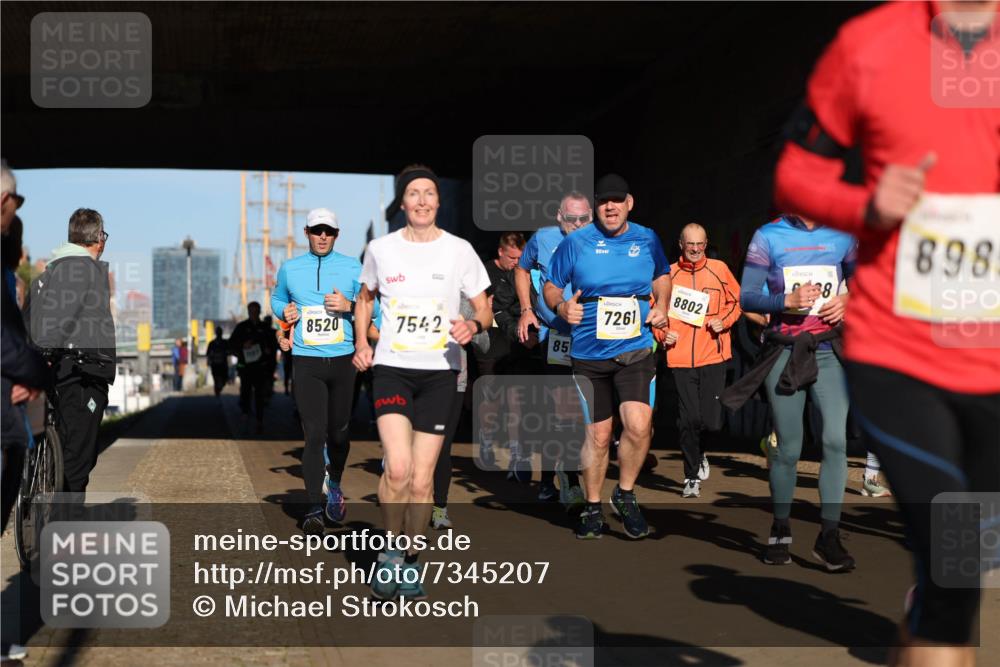 06.10.2024 - 19. swb-Marathon Bremen Michael Strokosch http://msf.ph/oto/7345207 06.10.2024 10:16:25 Laufen 8520, 7542, 85, 7261, 8802, 8, 898 meine-sportfotos.de